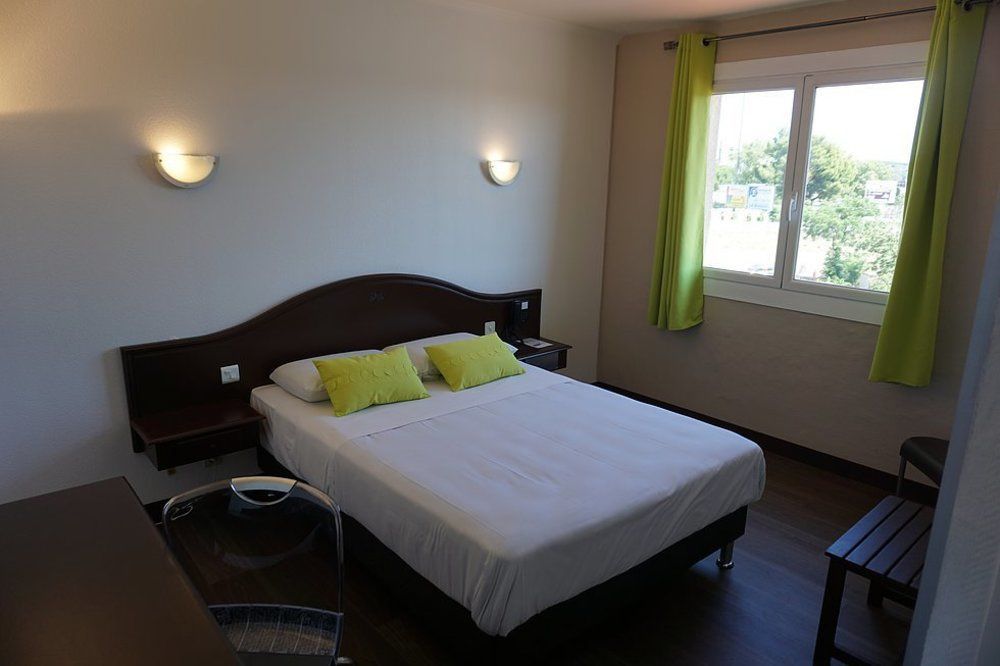 Hotel Le Neoulous Le Boulou Exterior foto